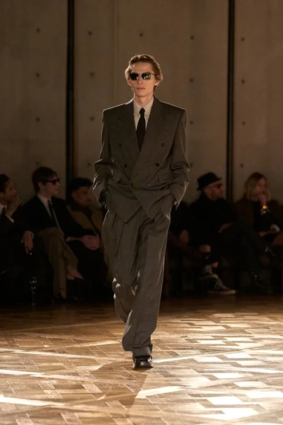 Look 30